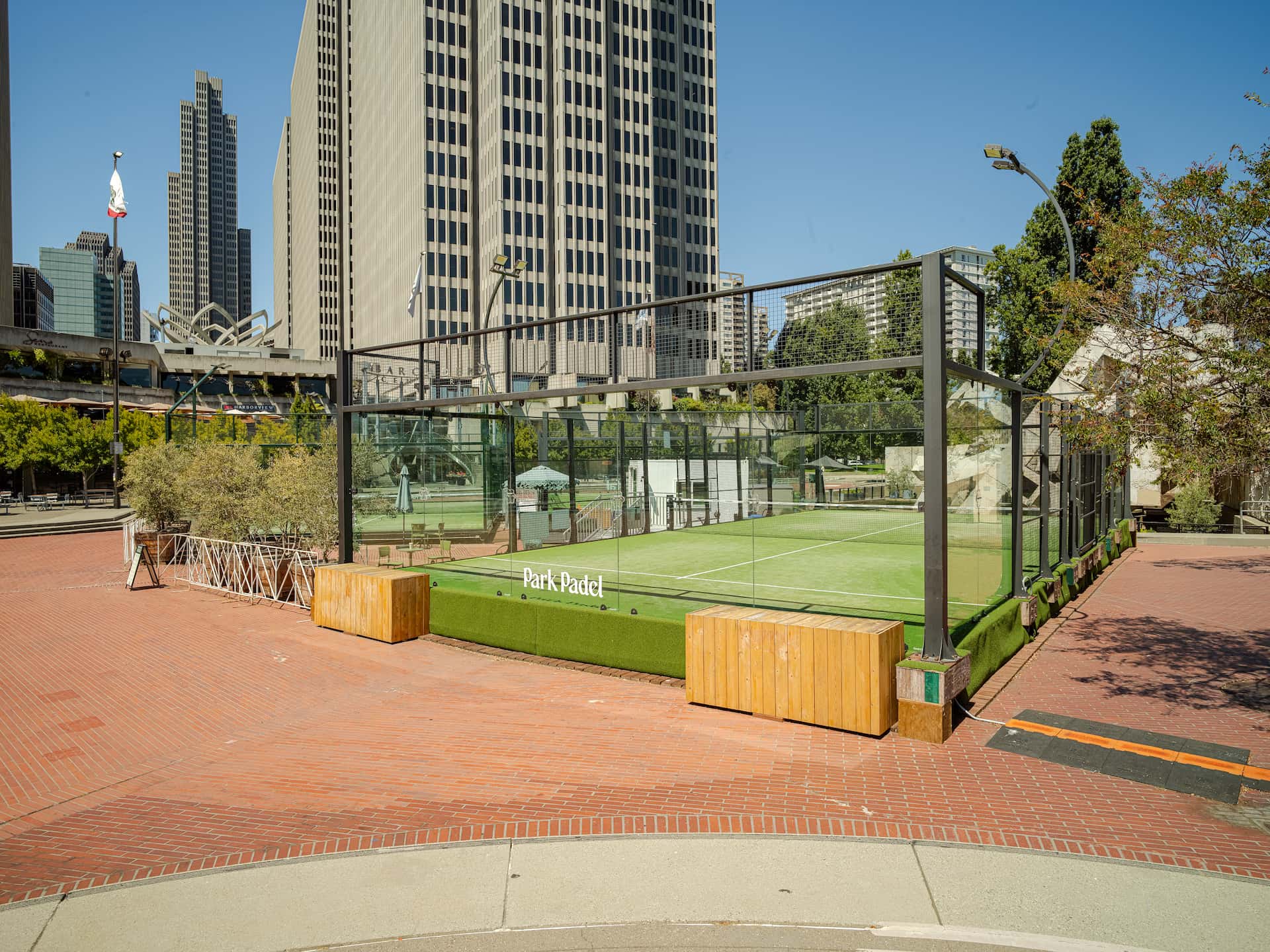 Padel courts in Embarcadero Plaza