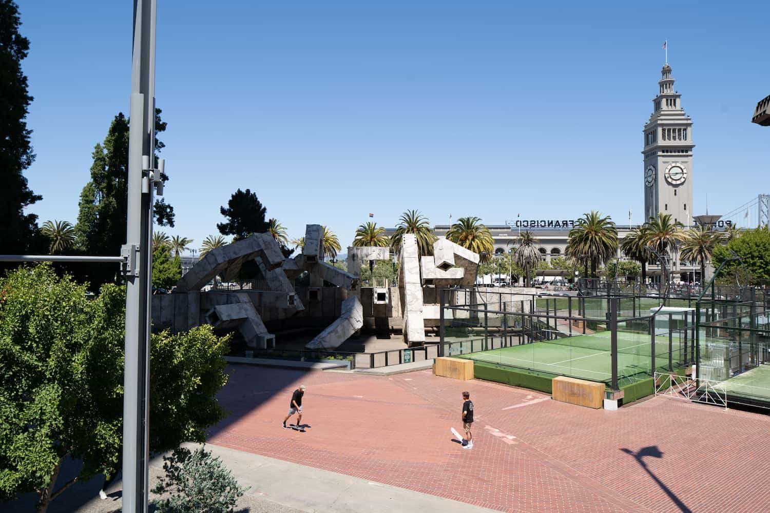 Overview of the plaza